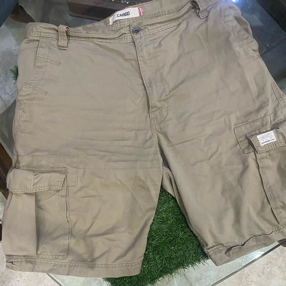 Levi’s Cargo Shorts Men’s 38 Khaki Tan 100% Cotton Multi-Pocket - Picture 1 of 3
